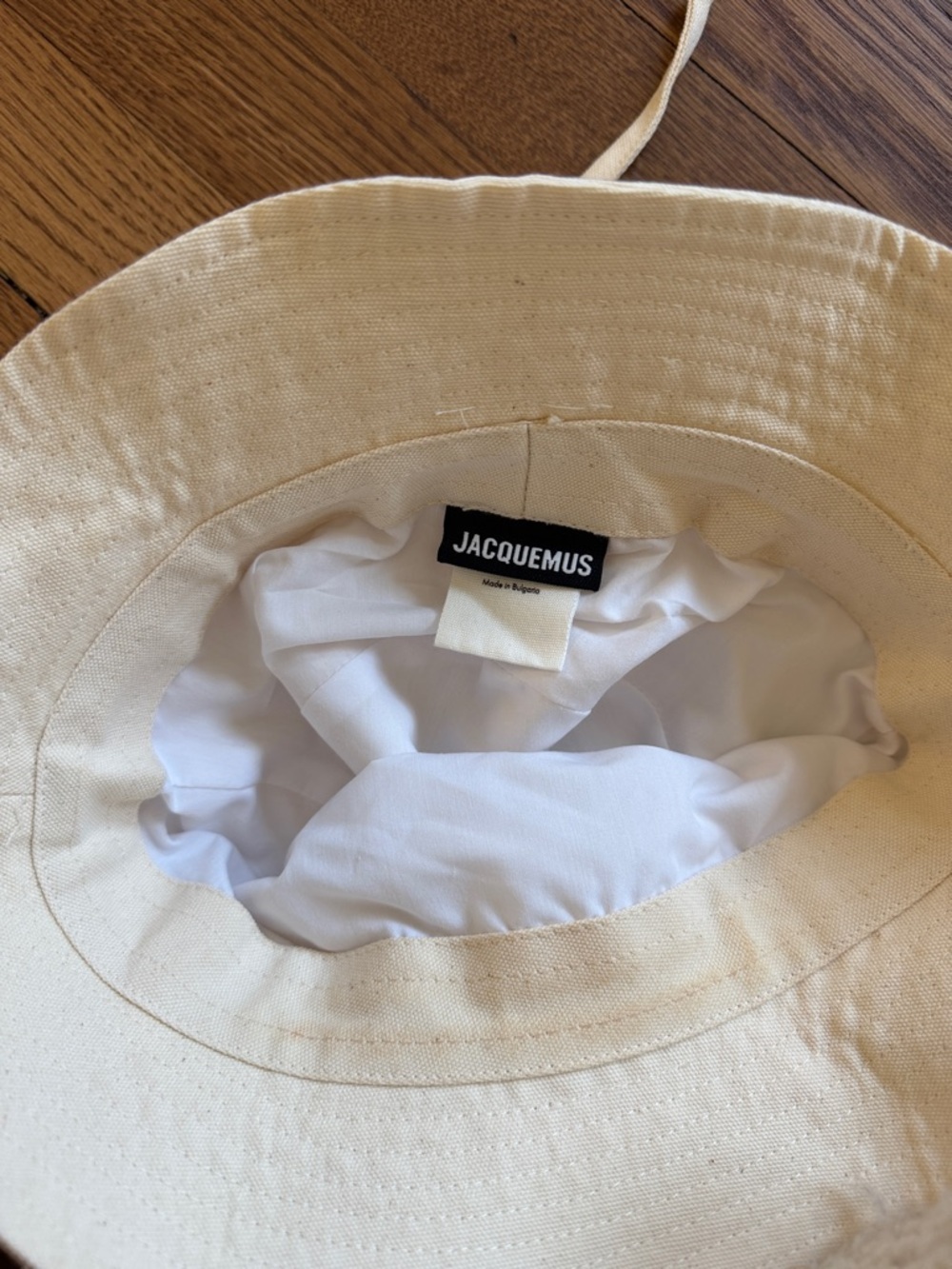 Jacquemus Off-White Bucket Hat - Picture 2 of 4